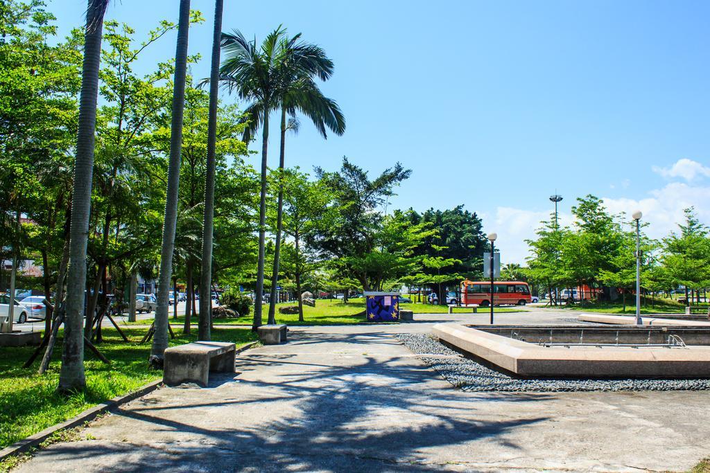 蘋果樹民宿 - 花蓮火車站住宿有電梯附停車場 Chua-lien Exteriér fotografie